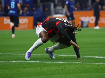 Rafael Leao (AC Milan) în acţiune, în timpul derby-ului din noiembrie, anul trecut - Foto: Profimedia Images