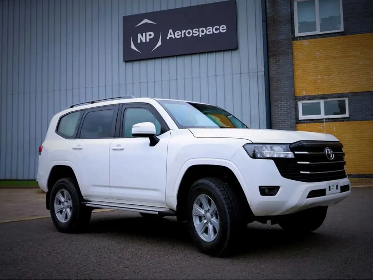 Toyota Land Cruiser LC300 blindată, noua vedetă a operațiunilor militare și de transport NATO