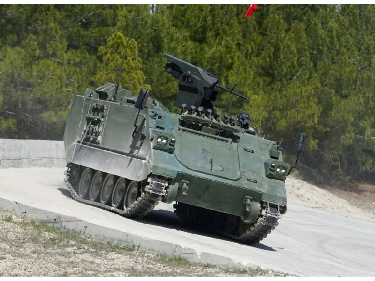 VIDEO Turcia lansează transportorul de trupe complet electric. Blindatul trece neobservat pe câmpul de luptă