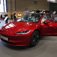 Probleme pentru Elon Musck. Tesla scumpește mașinile cu 5.000&. Un model va costa cât un apartament  - Foto: Profimedia IMages
