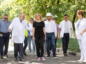 Gabriela Firea în inspecție, primită cu respect și ușoare plecăciuni Foto: Facebook