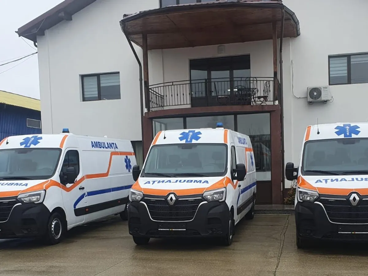 Ambulanțe donate - Foto: Remus Cernea