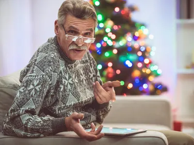 Viața la pensie. Cum să petreci sărbătorile singur în apartament. Poți avea momente de bucurie și relaxare - Foto: Freepik (Imagine cu rol ilustrativ)