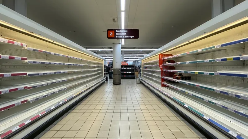 Rușii au început să se bată pentru mâncare în magazinele care sunt aproape goale/FOTO: Pixabay