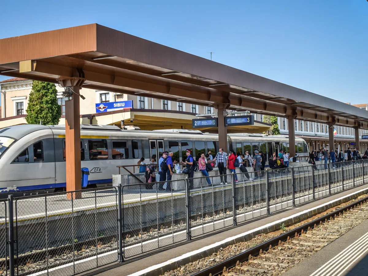 Bătaie de joc, față de navetiștii de pe Valea Oltului. Pierd 5 ore cu trenul. Grindeanu: „Îmi asum” - Foto: turnulsfatului.ro - Imagine cu rol ilustrativ