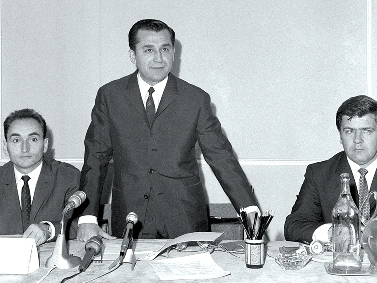 Ion Iliescu, la o masă rotundă cu tema „Tineretul și securitatea europeană“, în 1969 - Foto: Agerpres