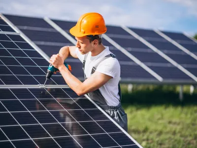 Panouri fotovoltaice - Foto: Magnific (rol ilustrativ)