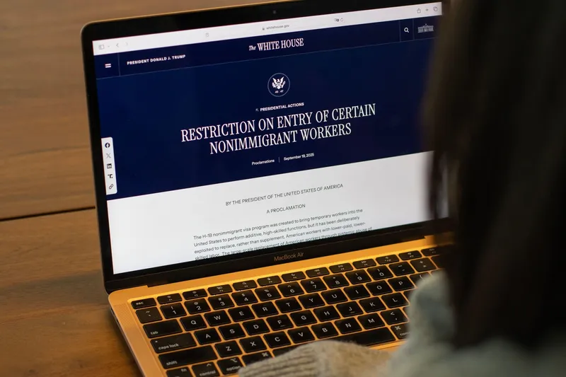 Proclamația Administrației Trump privind „Restricția intrării anumitor lucrători neimigranți” - Foto: Profimedia Images