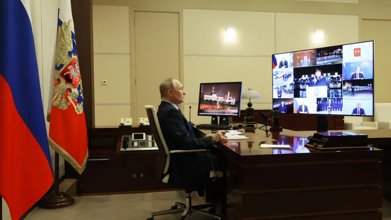 Vladimir Putin participă by remote la un summit - Foto: Profimedia Images