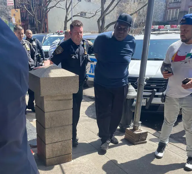 Bărbatul care a deschis focul într-un metrou din Brooklyn, împușcând 10 oameni și rănind alți 19, a fost arestat. / Foto: nypost.com