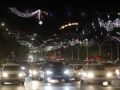 Primăria Capitalei închiriază „beculețe” de 8.000.000 lei pentru Sărbători - Foto: INQUAM PHOTOS / George Călin