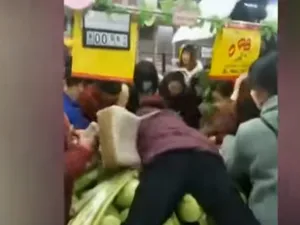 Disperare în China, pe fondul pandemiei. FOTO: Captură video