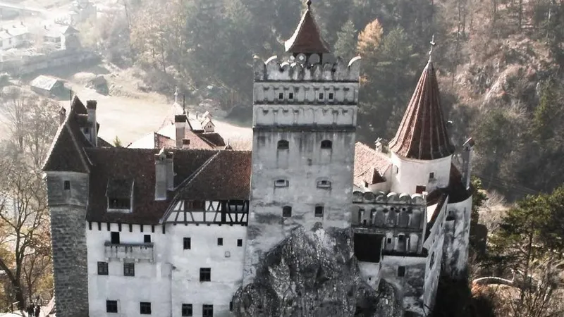 România, în top-ul destinațiilor pentru senzații tari din Europa, alături de Norvegia, Franța - Foto: Facebook / Castelul Bran