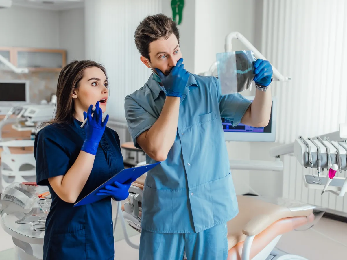 Ce salariu are un tehnician dentar. Ce studii îți trebuie pentru această meserie