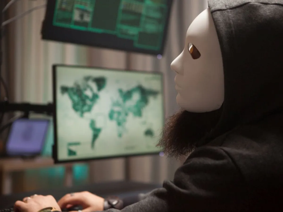 Cât de vulnerabilă e România? Război invizibil pe insulă: Hackeri GPS amenință rutele navale globale