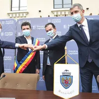 Primarul Nicușor Dan, alături de liderii USR-PLUS și premierul PNL Ludovic Orban, care l-au susținut în cursa electorală - Foto: INQUAM PHOTOS/ Octav Ganea