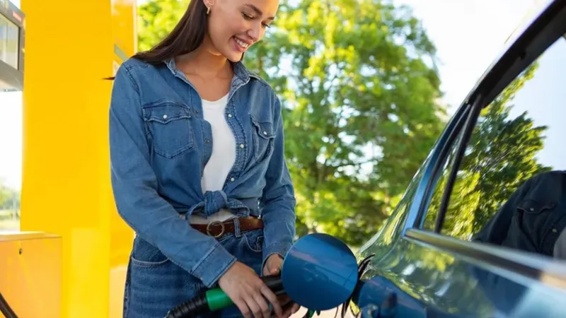 Atenție, șoferi! Prețul CO2-ului crește la 55 €/tonă în 2025. Cu cât se scumpesc benzina și motorina - Foto: Freepik - Imagine cu rol ilustrativ