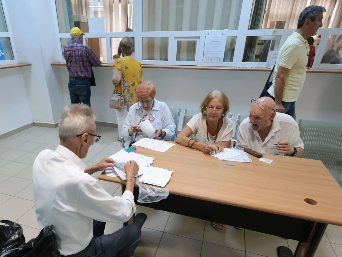 Transport gratuit pentru veterani și pensionari prelungit până în 2026. Parlamentul a luat decizia
