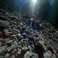 Roverul Hayabusa 2 a prelevat probe de pe asteroidul Ryugu Foto: Jaxa