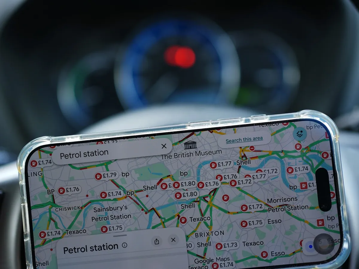 Prețuri carburanți în Google Maps și Waze - Foto: Profimedia Images (Imagine cu rol ilustrativ)