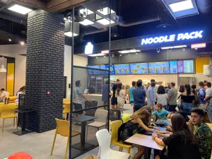 Un cunoscut lanț românesc de Fast-Food-uri, în insolvență. Are 36 de locații și 400 de angajați - Foto: Facebook / Noodle Pack