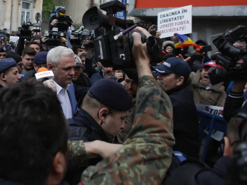 Jandarmii au îmbrâncit jurnaliștii. Foto Inquam Photos/Octav Ganea