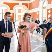 Primarul Boc oficiind o cununie civilă în vremea pandemiei Foto: Facebook