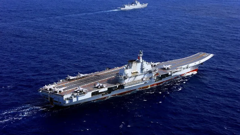 Ministerul Apărării din Taiwan a confirmat că portavionul chinez Shandong a trecut vineri prin Strâmtoarea Taiwan. / Foto: 19fortyfive.com