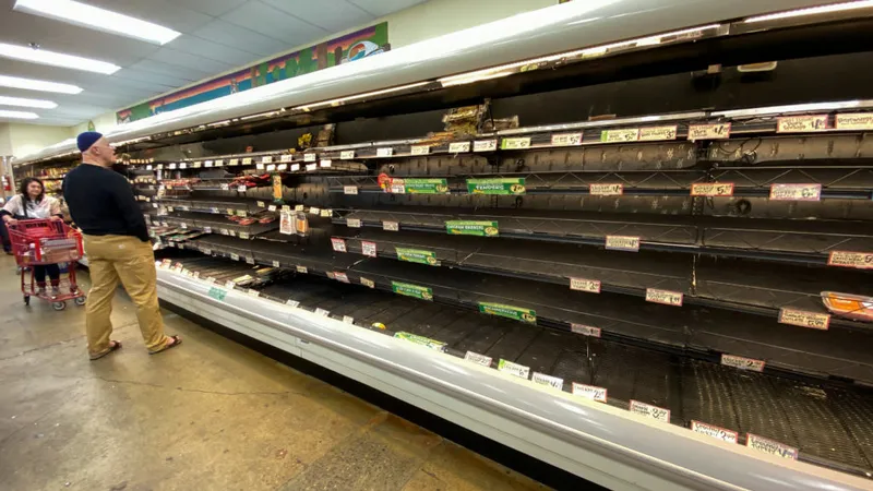 Guvernul chinez îndemnă oamenii să își facă provizii urgente de alimente/FOTO: pbs.org