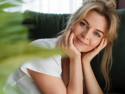 Trucul bunicii pentru o piele instant dezumflată. Îți “trezește fața” după o insomnie - Foto: Freepik (Imagine cu rol ilustrativ)