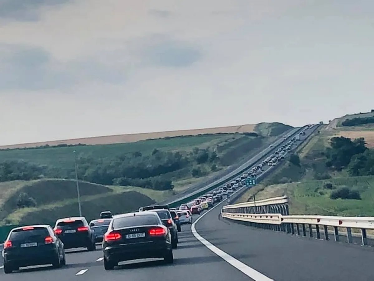 AVERTIZARE INFOTRAFIC Circulație dificilă la întoarcerea din vacanță. Rutele alternative pentru DN 1 și A 2