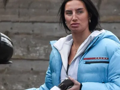 Lovitură de teatru! Amenințată cu dezmoștenirea dacă nu divorțează, a rămas însărcinată. Reacția amantei