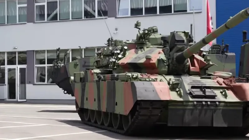 Tancul TR-85 - M1R  FOTO Captura video