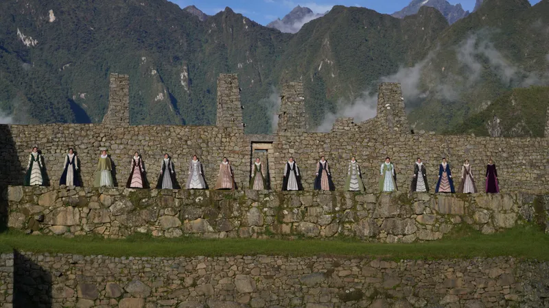 Corul Madrigal, primul cor din lume care face un videoclip în orașul sacru Machu Picchu - Foto: Facebook/Madrigal
