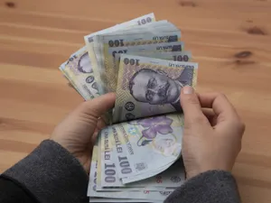 Un bărbat a câștigat 18.000 lei după ce dădea un simplu telefon. Românii îi trimiteau bani. Cum? - Foto: Arhiva