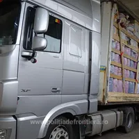 Cum erau să intre în țară zeci de mii de haine contrafăcute de peste 4.000.000 de lei Foto: Poliția de Frontieră