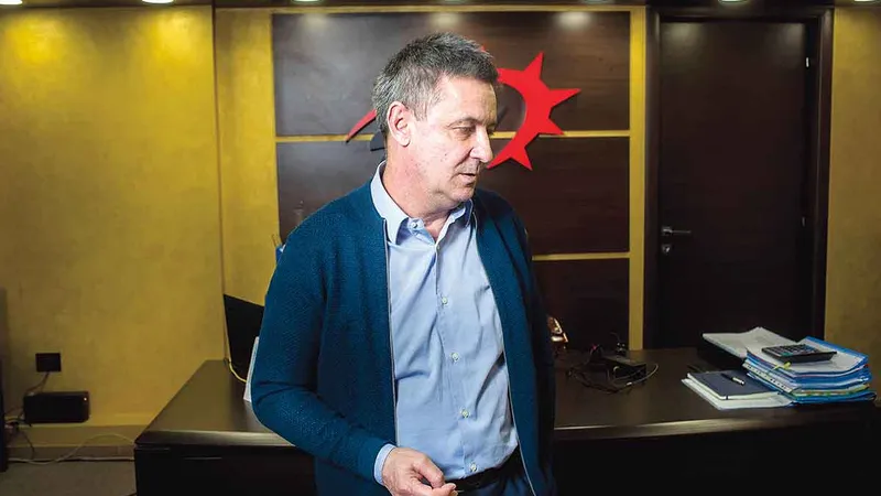 Daniel Burlan, președintele Complexului Energetic Oltenia, în biroul său din Târgu Jiu