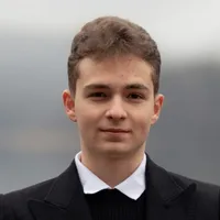 Un tânăr român de nota 10 a ajuns student la Universitatea Oxford. A obținut aurul la olimpiade Foto: emaramures.ro