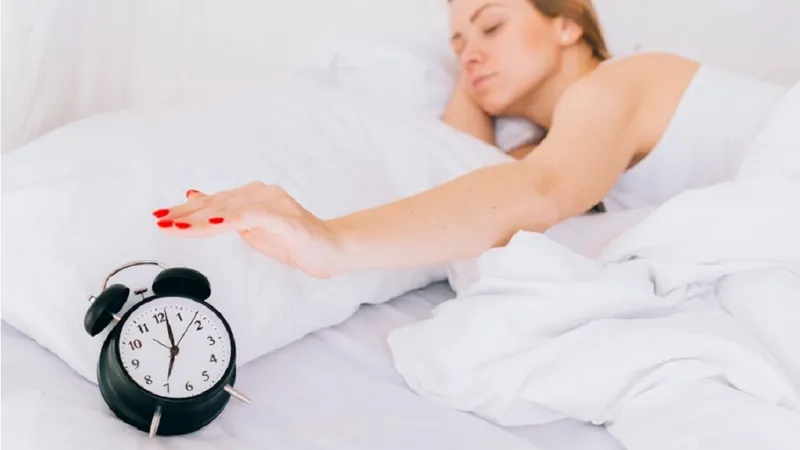 Amâni de mai multe ori alarma dimineața până te dai jos din pat? Iată ce pericol te pândește - Foto: Freepik.com (rol ilustrativ)