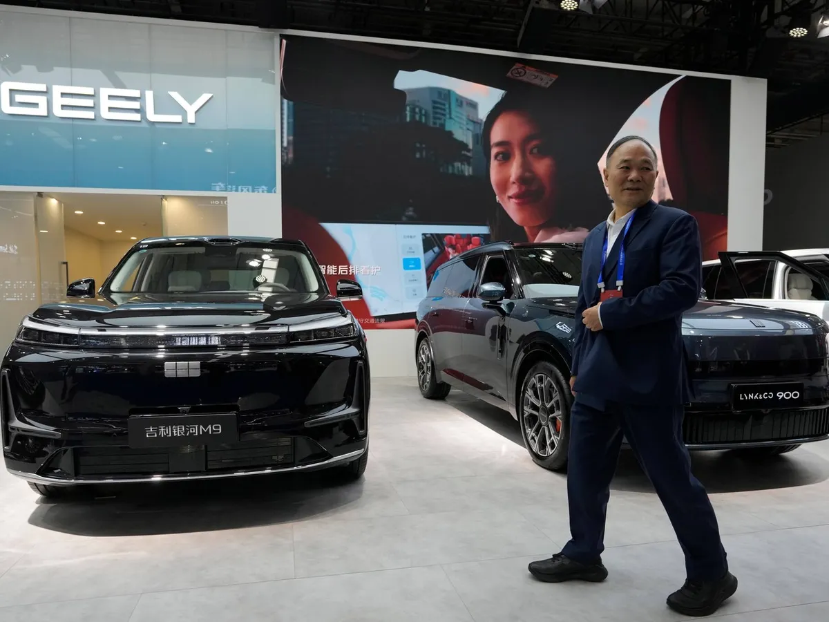 Un greu al mașinilor electrice „Made in China” se plânge că sunt prea grele. Soluția?Motorul pe alcool metilic