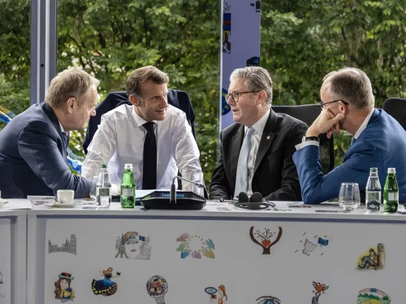 Polonezul Tusk, francezul Macron, britanicul Starmer şi germanul Merz, la Summitul de la Tirana - Foto: Profimedia Images