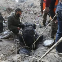 Turc cu afaceri în România, proaspăt însurat, sapă disperat după familia sa prinsă sub dărămături - FOTO: Profimedia - Caracter ilustrativ