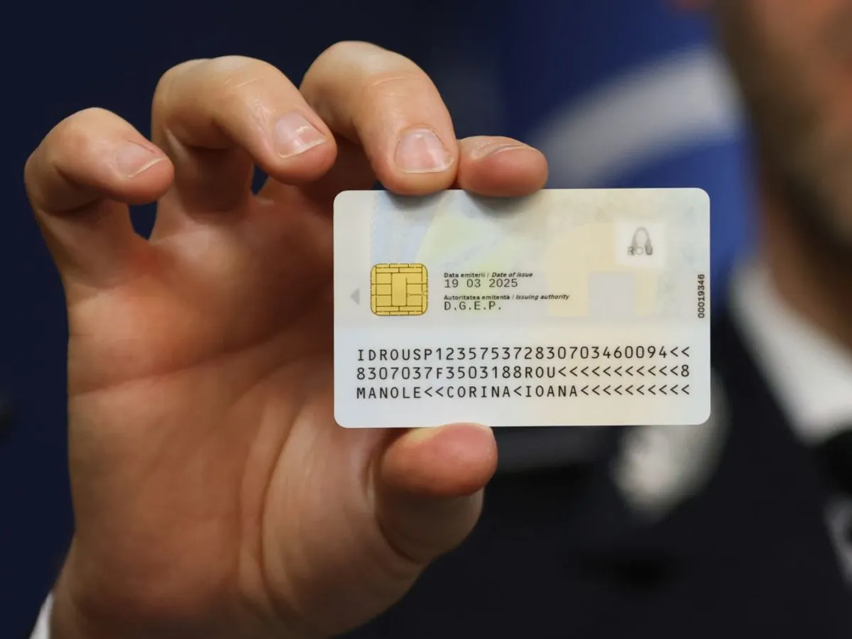 Speciment carte de identitate electronică - Foto: INQUAM PHOTOS/George Călin