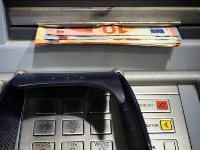 S-a mai vândut o bancă: ce trebuie să facă românii urgent ca să-și acceseze banii