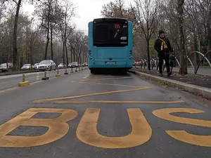 Reguli noi de circulație în România. Șoferii care vor putea merge pe banda specială a autobuzelor -Foto: Arhiva