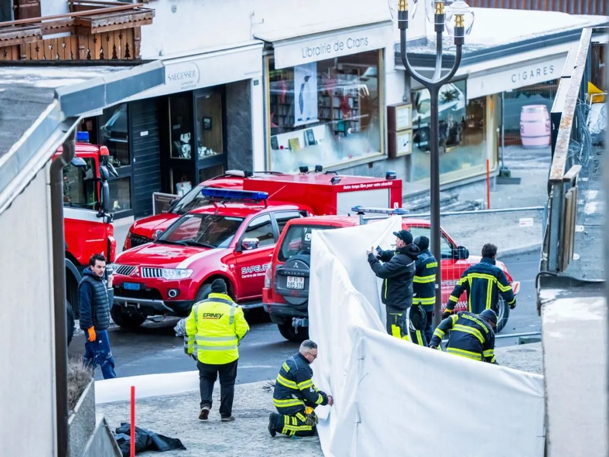 Salvatorii sunt prezenţi la locul tragediei din staţiunea de lux elveţiană - Foto: Profimedia Images