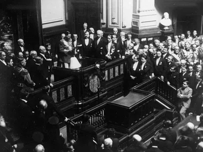 Criză politica oto: IMAGO