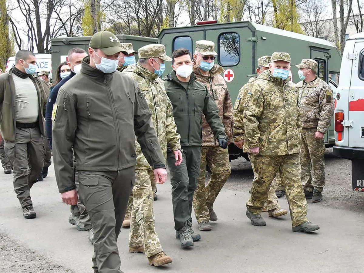 Președintele Vladimir Zelenski, în timpul unei vizite la cel de-al 66-lea spital al armatei mobile ucrainiene, din Donețk - Foto: Getty Images