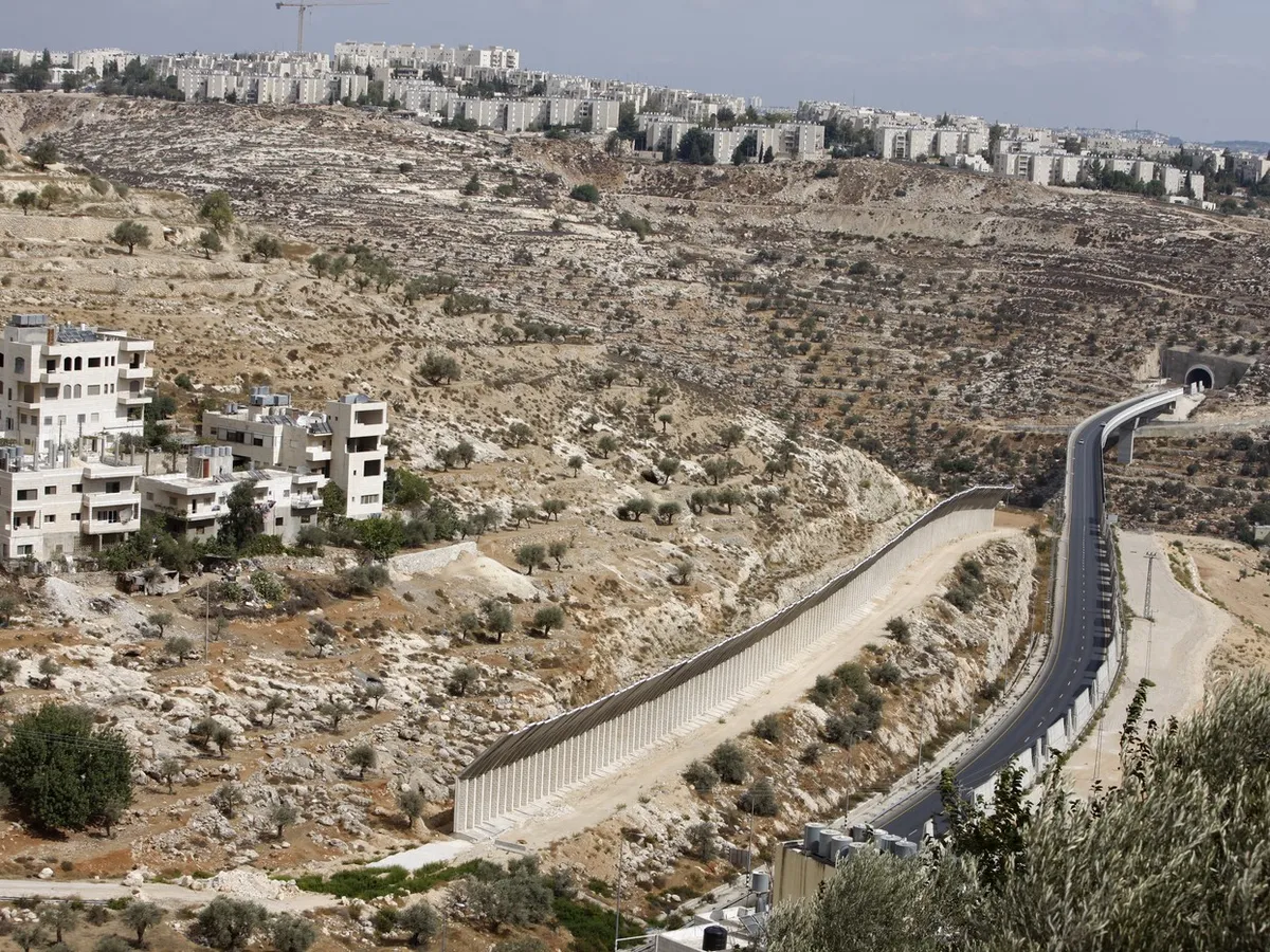 Colonişti israelieni au atacat o moschee în Cisiordania. Ce mesaj au trimis ambasadorului SUA