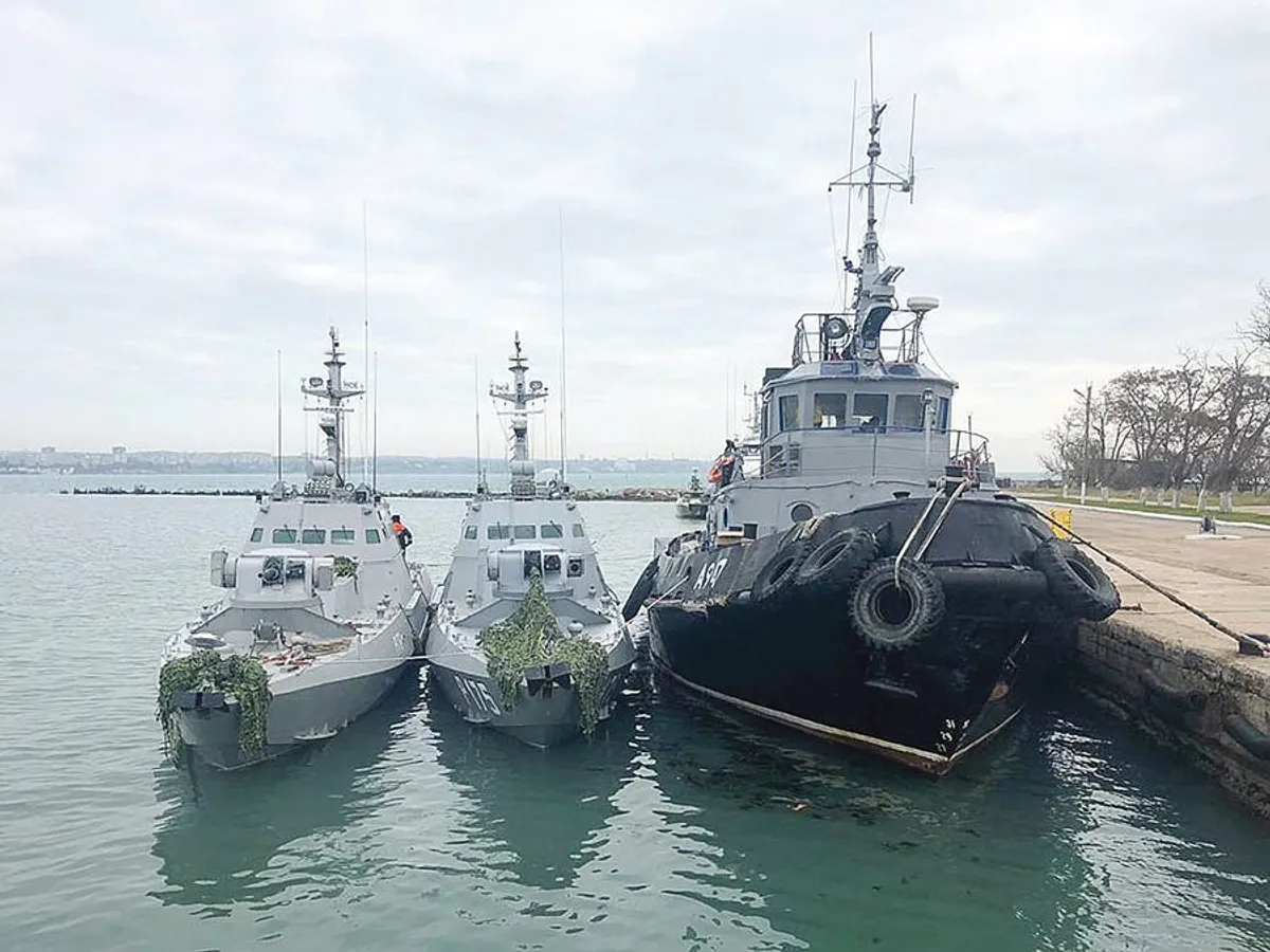 Cele trei nave ucrainene reținute de Rusia împreună cu cei 24 de marinari membri ai echipajelor